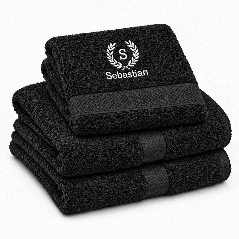 Black personalized towel with name - Fairtrade Musta nimikoitu pyyhe
