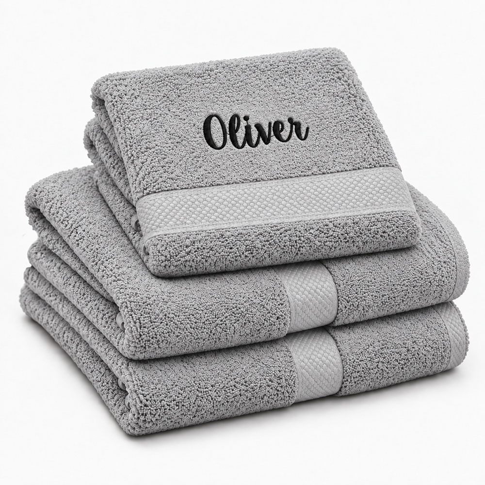Grey personalized towel with name - Fairtrade Harmaa nimikoitu pyyhe